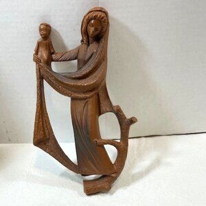 VTG Virgin Mary & Baby Jesus Wall Hanging Molded Plastic Brown Detailed Plaque9"